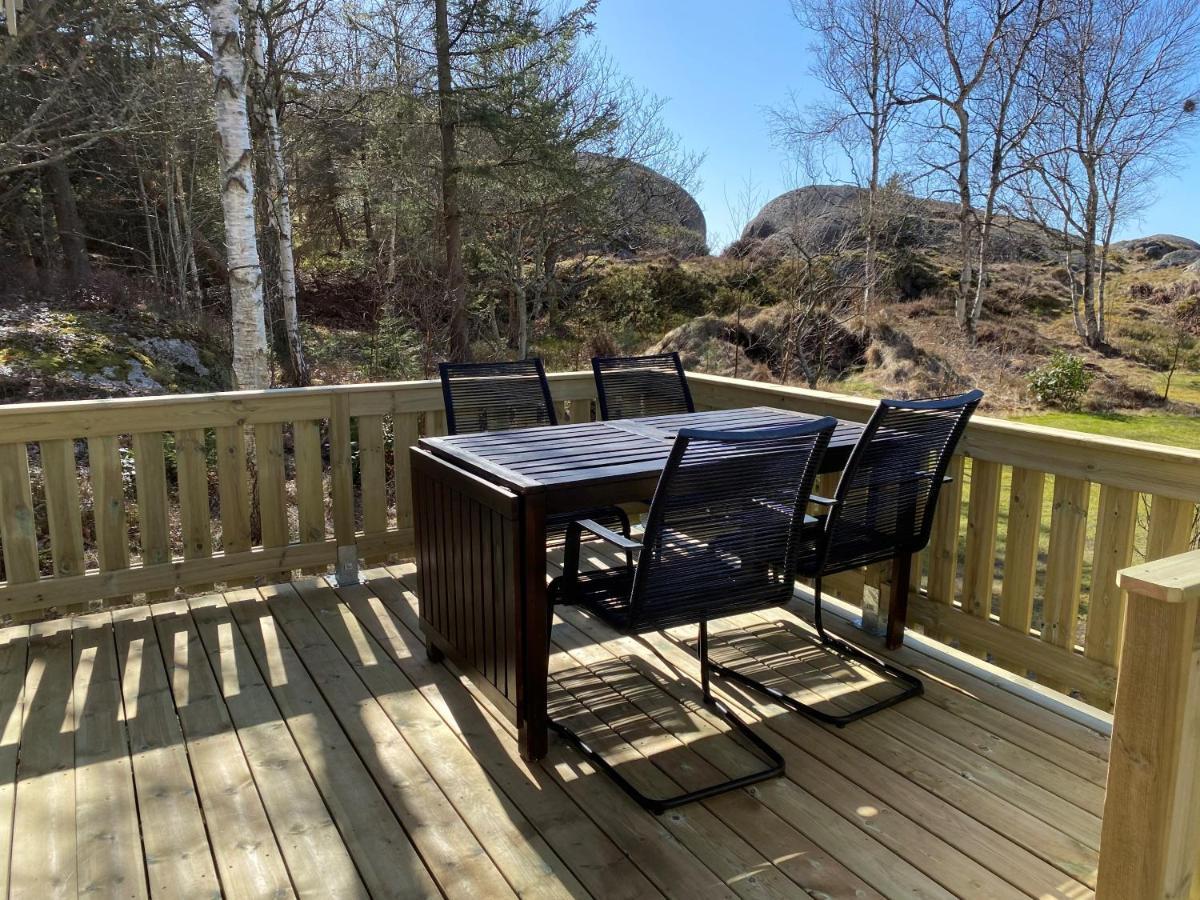Stuga I Naturskoent Omrade Pa Vaestra Tjoern Saby Buitenkant foto