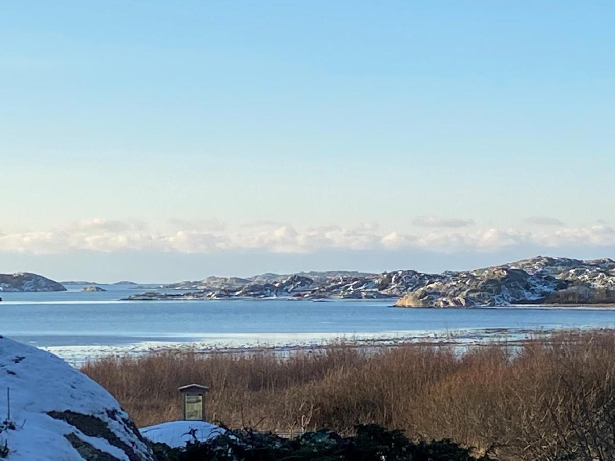 Stuga I Naturskoent Omrade Pa Vaestra Tjoern Saby Buitenkant foto