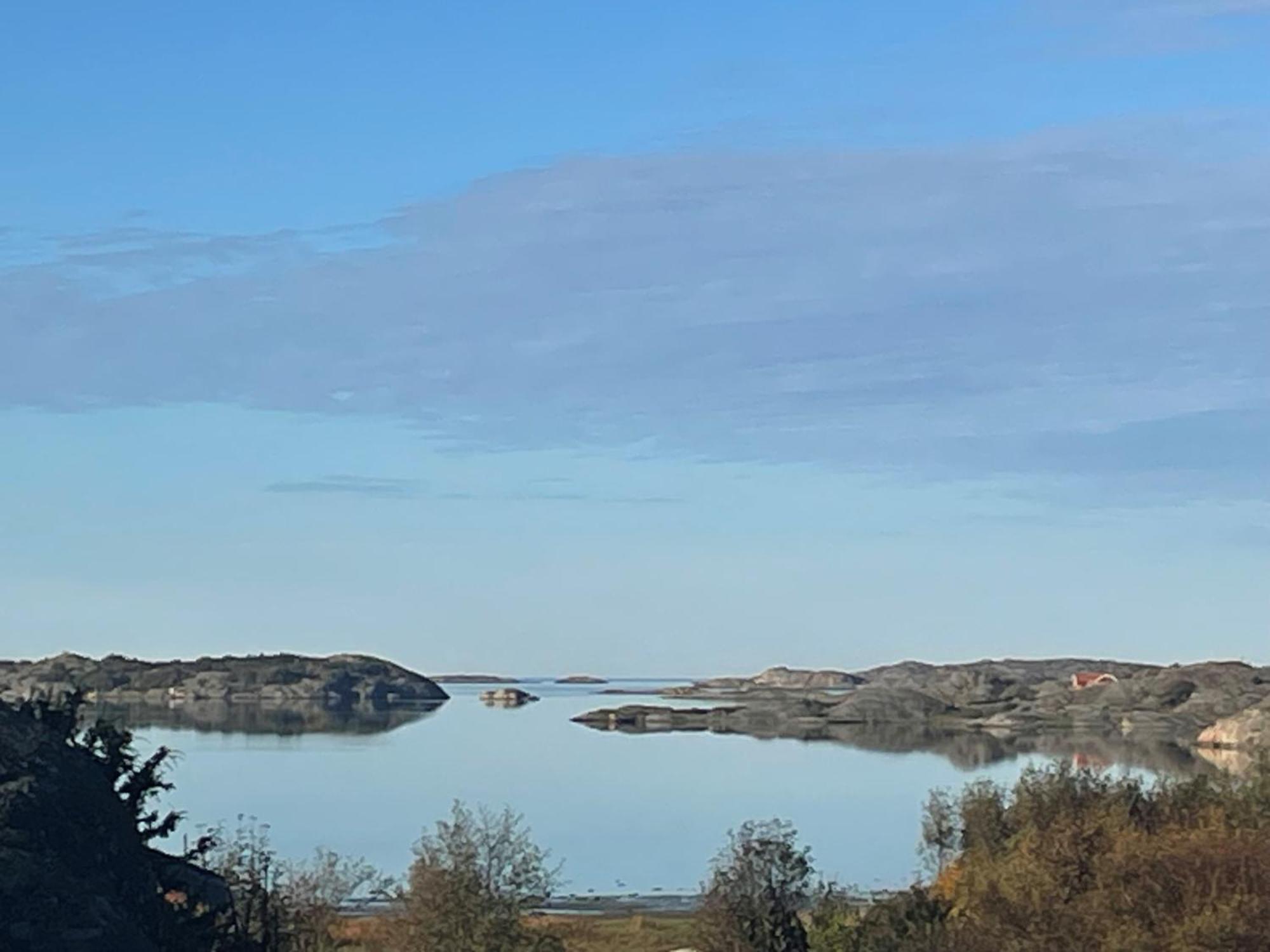 Stuga I Naturskoent Omrade Pa Vaestra Tjoern Saby Buitenkant foto